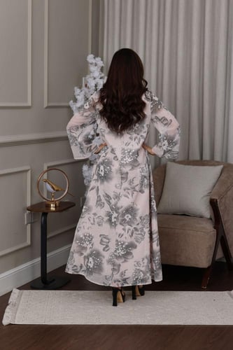 جلابية لينن فاخرة بنقشة ورود وتطريز يدوي لامع بتفا...