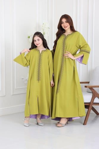 جلابية كريب ( بناتي ) بتطريز كمبيوتر على الصدر