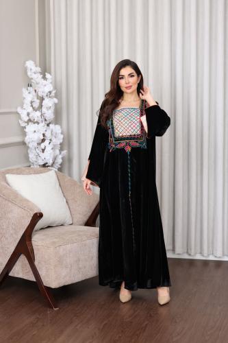 جلابية مخمل فاخرة بلمعة راقية وتطريز يدوي ملون على...