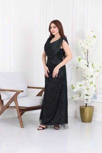 فستان تل شبك مطرز مع شيفون بخياطة درايبيه على الصد...