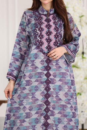 جلابية قطن مطبوع بقصة واسعة وتطريز ناعم