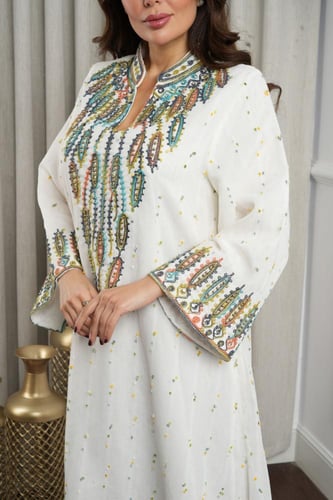 جلابية لينن بتطريز صوف ملون