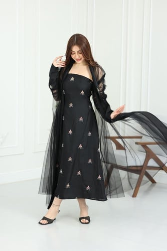 جلابية لينن كويتية قطعتين بتطريز خفيف مع بشت شيفون