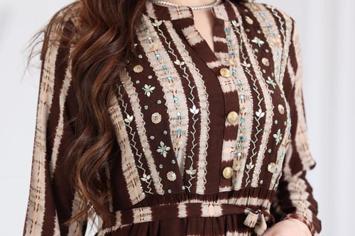 جلابية رايون قطن منقوش بتطريز على الصدر