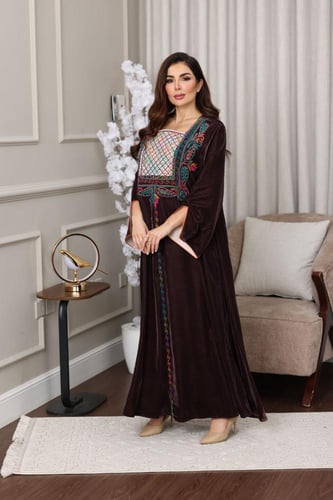 جلابية مخمل فاخرة بلمعة راقية وتطريز يدوي ملون على...