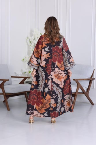 جلابية لينن فاخرة بنقشة أوراق وتطريز لامع بقصة واس...