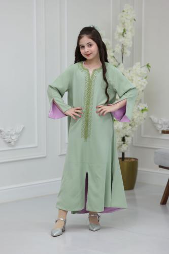 جلابية كريب ( بناتي ) بتطريز كمبيوتر على الصدر