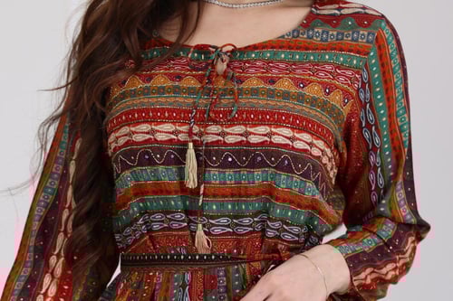 جلابية رايون قطن منقوش بتطريز على الصدر