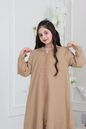 جلابية كريب ( بناتي ) بتطريز كمبيوتر على الصدر