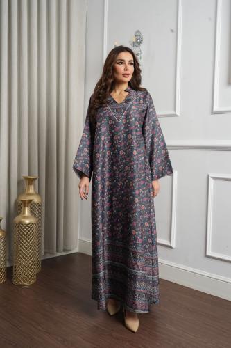 جلابية كشميري فاخرة بنقوش أزهار مطرزة بالفصوص