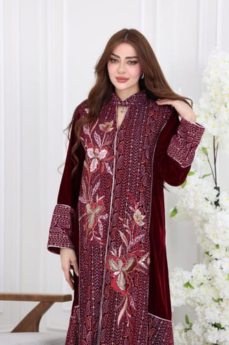 جلابية مخمل سهرة فاخرة بتطريز يدوي مع نقوش تراثية...