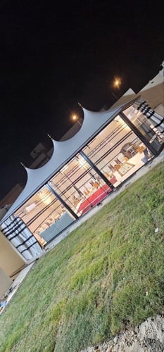 خيمة الصقور