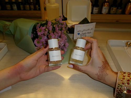 عطر وحفلة لشخصين