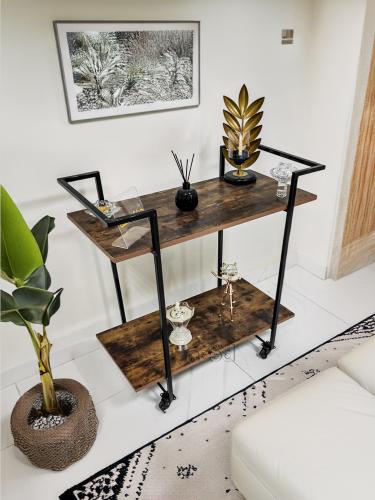 عربية تقديم خشب بني 2 دور أنيقة وعملية - هومزنيد