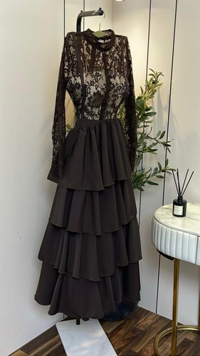 فستان العيد بني