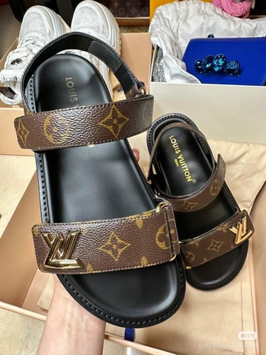 سليبر لويس فيتون مع البوكس