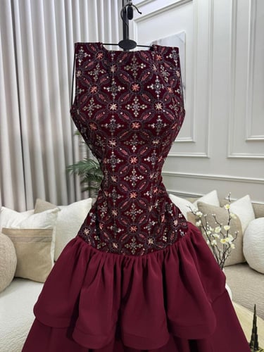 فستان العيد عنابي