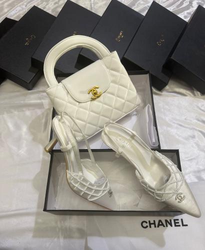 طقم شانيل ابيض