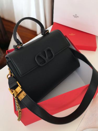 شنطه فالنتينو