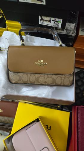 شنط كوتش مخفضه