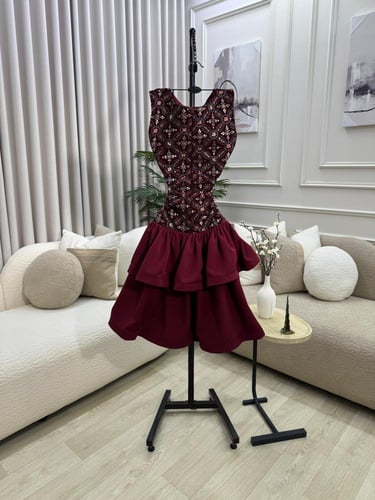 فستان العيد عنابي