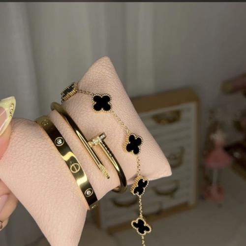 تنسيق 3اساور بدون ملحقات