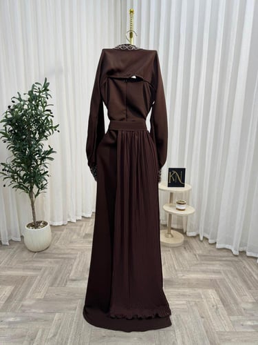 فستان العيد بني قطعتين