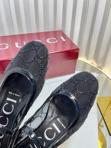 فلات قوتشي اسود