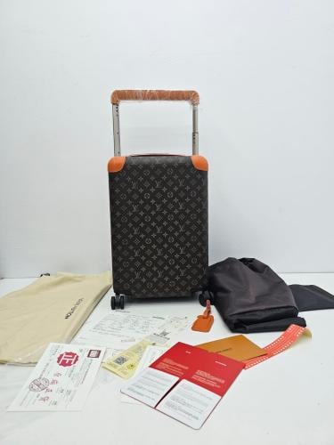 ‏شنطة سفر لويس فتون