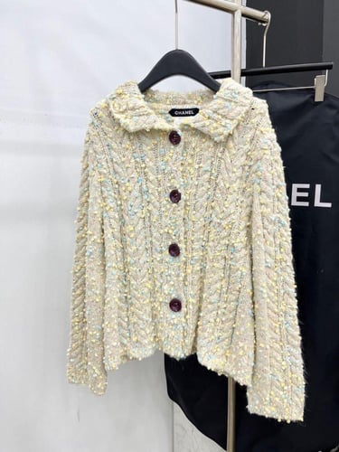 جاكيت شانيل يتوفر بالطلب