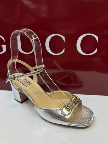 ‏ كعب قوتشي فضي مع الملحقات