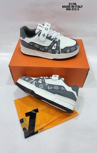 شوز اطفال لويس فيتون