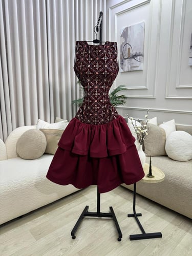 فستان العيد عنابي