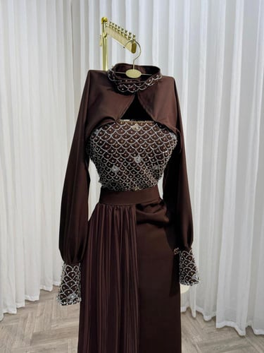 فستان العيد بني قطعتين