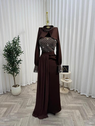 فستان العيد بني قطعتين