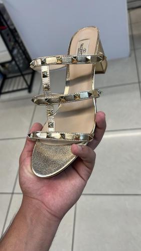 صندل فالنتينو ذهبي