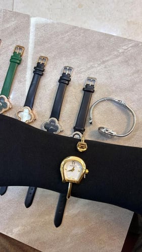 ساعه اقنر الاسواره ذهبي