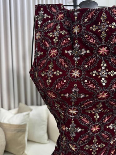 فستان العيد عنابي