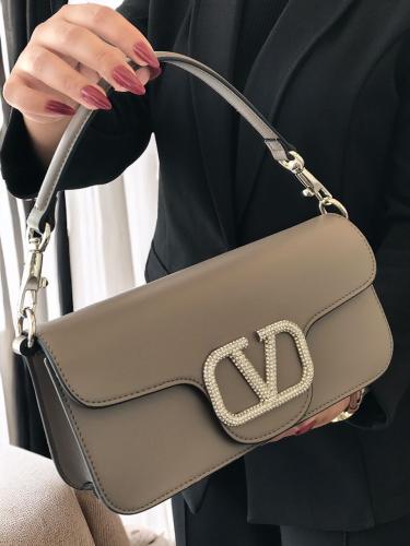 شنط فالنتينو حجم كبير