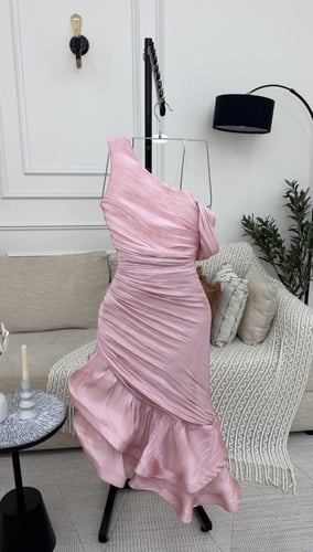 فستان الدلوعات بينك