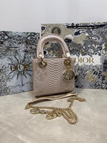 شنط ليدي ديور ماستر مع الملحقات