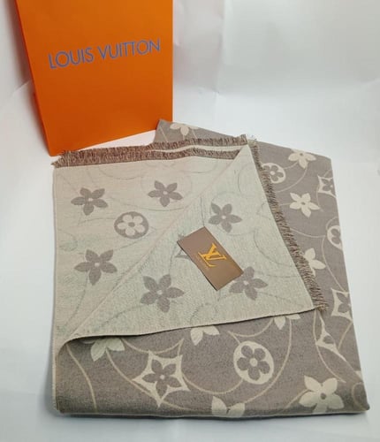 سكارف لويس فيتون