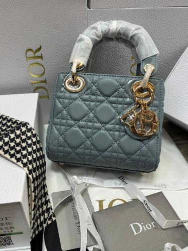 شنطه ليدي ديور ماستر اللون ازرق مع الملحقات