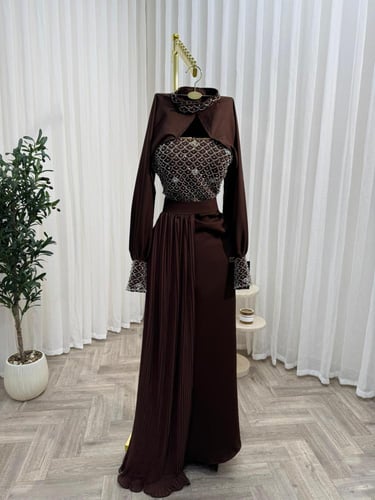 فستان العيد بني قطعتين