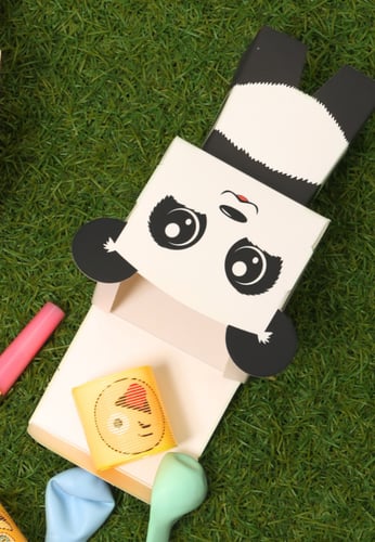 علبة كرتونية بتصميم دب الباندا