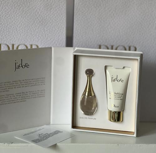 بوكس جادور يحتوي على عطر ٥ مل و كريم ٢٠ مل