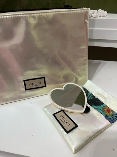 طقم قوتشي باوتش مع مرايا ومحفظه مع كيس