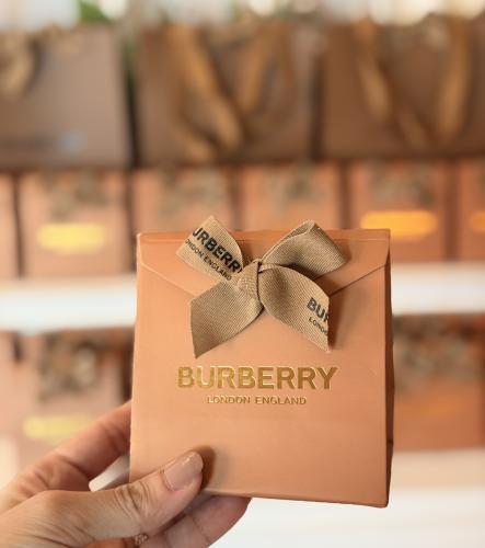 مرايا Burberry الأصلية مع كيس بربري وشريطة بربري