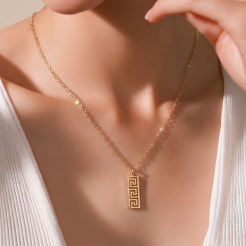 عقد ذهب عيار 18