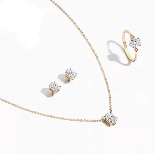 Elegant classic set adorned with moissanite diamon...